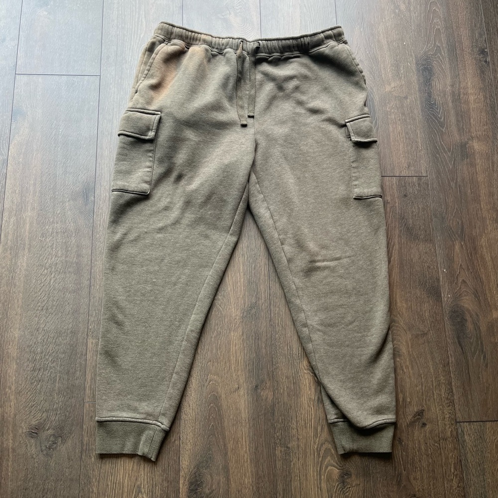 Amazon Essentials Men's Cargo Jogger Pants - Tan